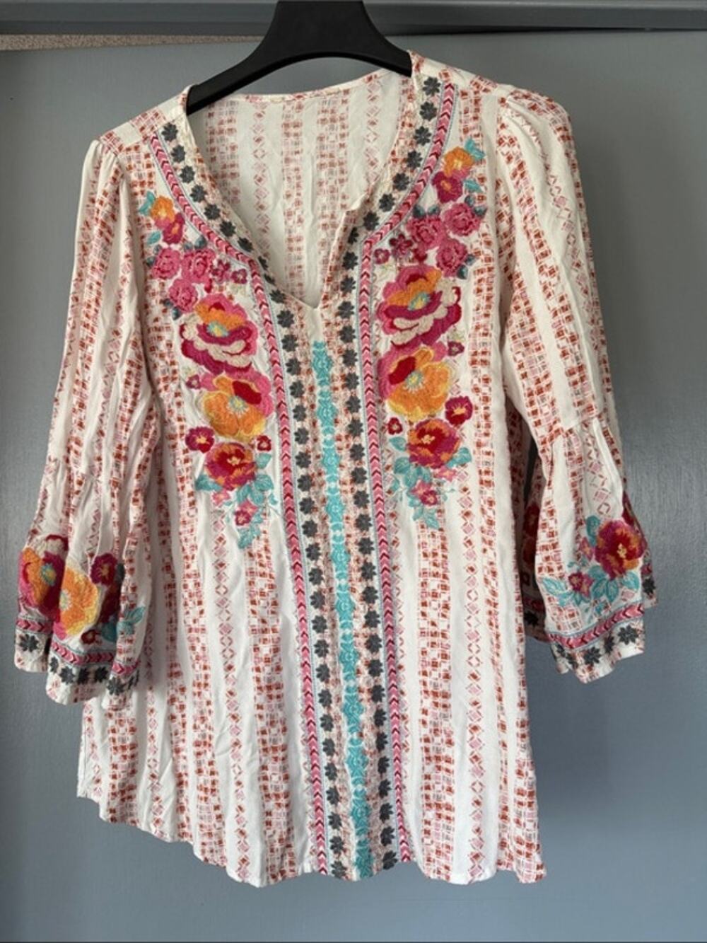 Savanna Jane Women's Floral Embroidered V-Neck Top 3/4 Bell Sleeves sz Large